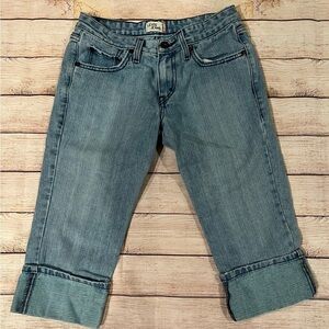 Levi’s cropped blue jeans, size 7